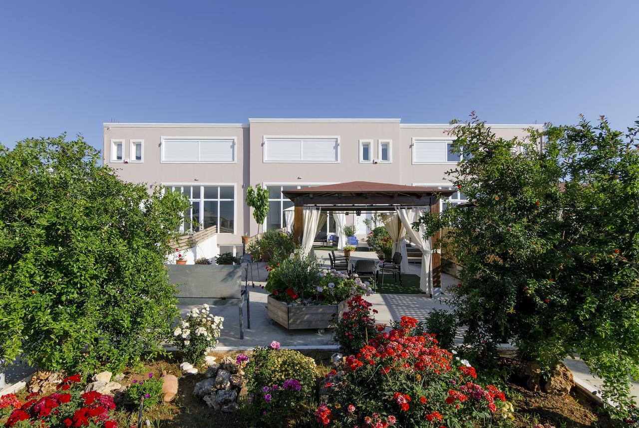 Luxury Suites In Stavromenos Exterior photo