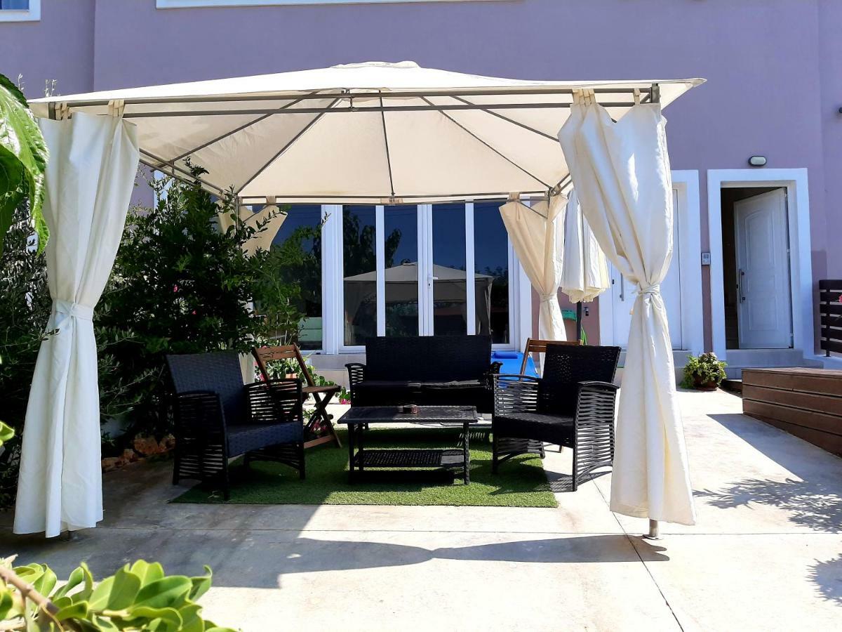 Luxury Suites In Stavromenos Exterior photo